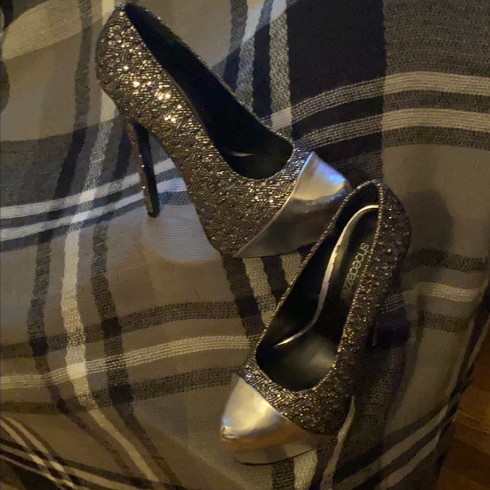 Black/Silver
